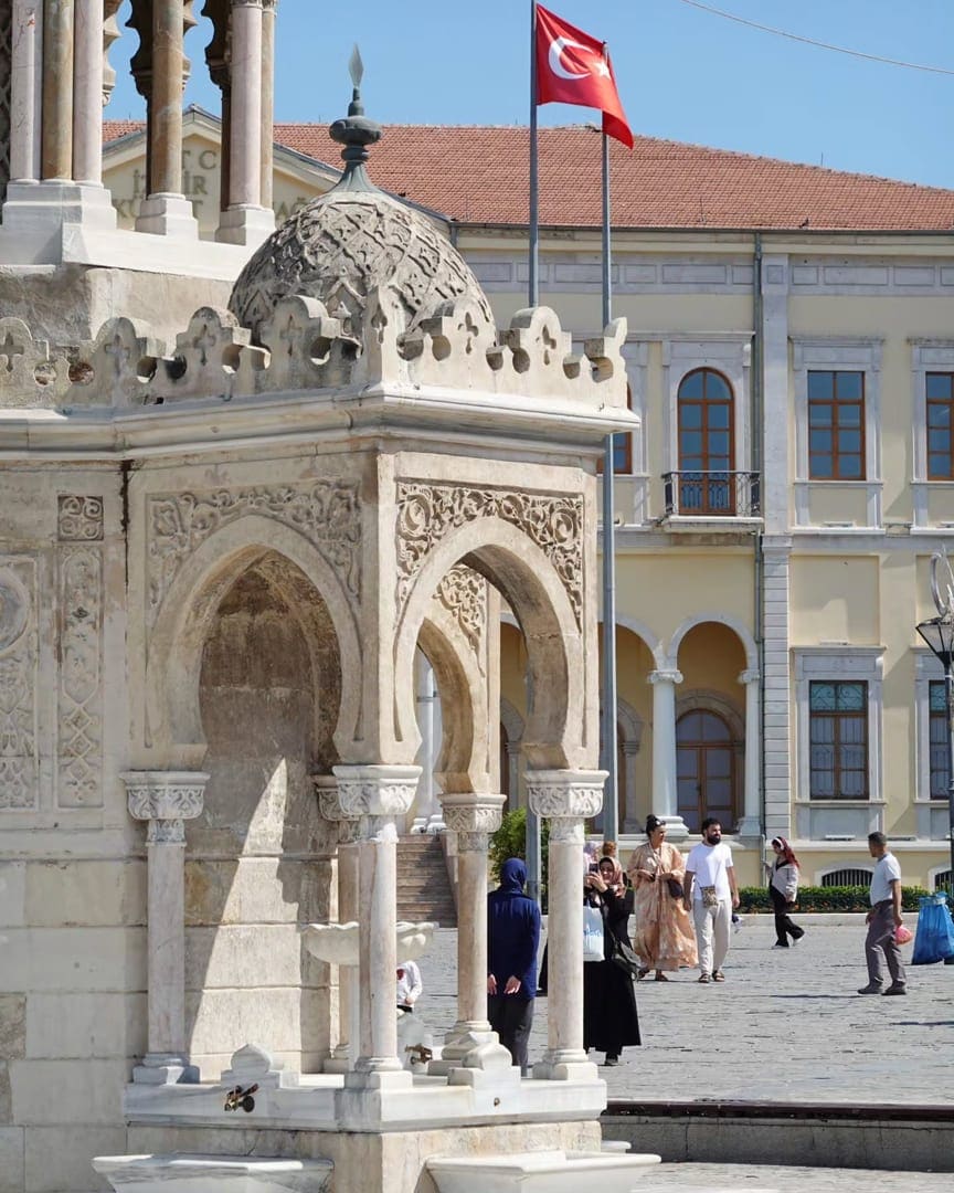 We have to be honest: Izmir wasn't our favourite city in Türkiye. It lacks a good overall vibe, and quite a few parts fe…